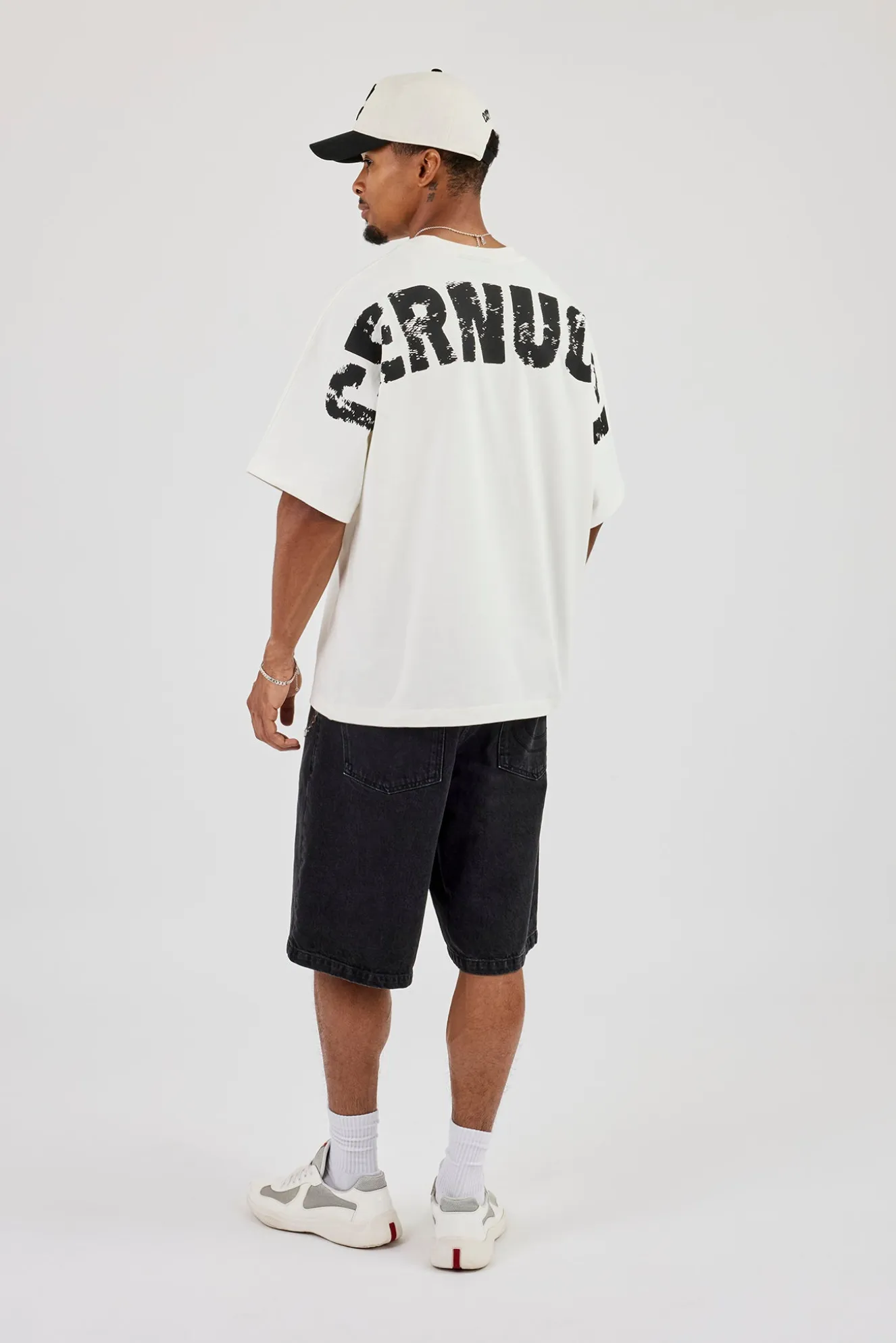 Oversized Cernucci Distressed Graphic T-Shirt - Off White