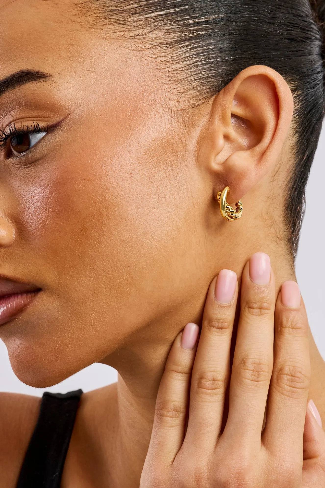 Polished Cross Over Hoop Earrings - 10mm - Gold