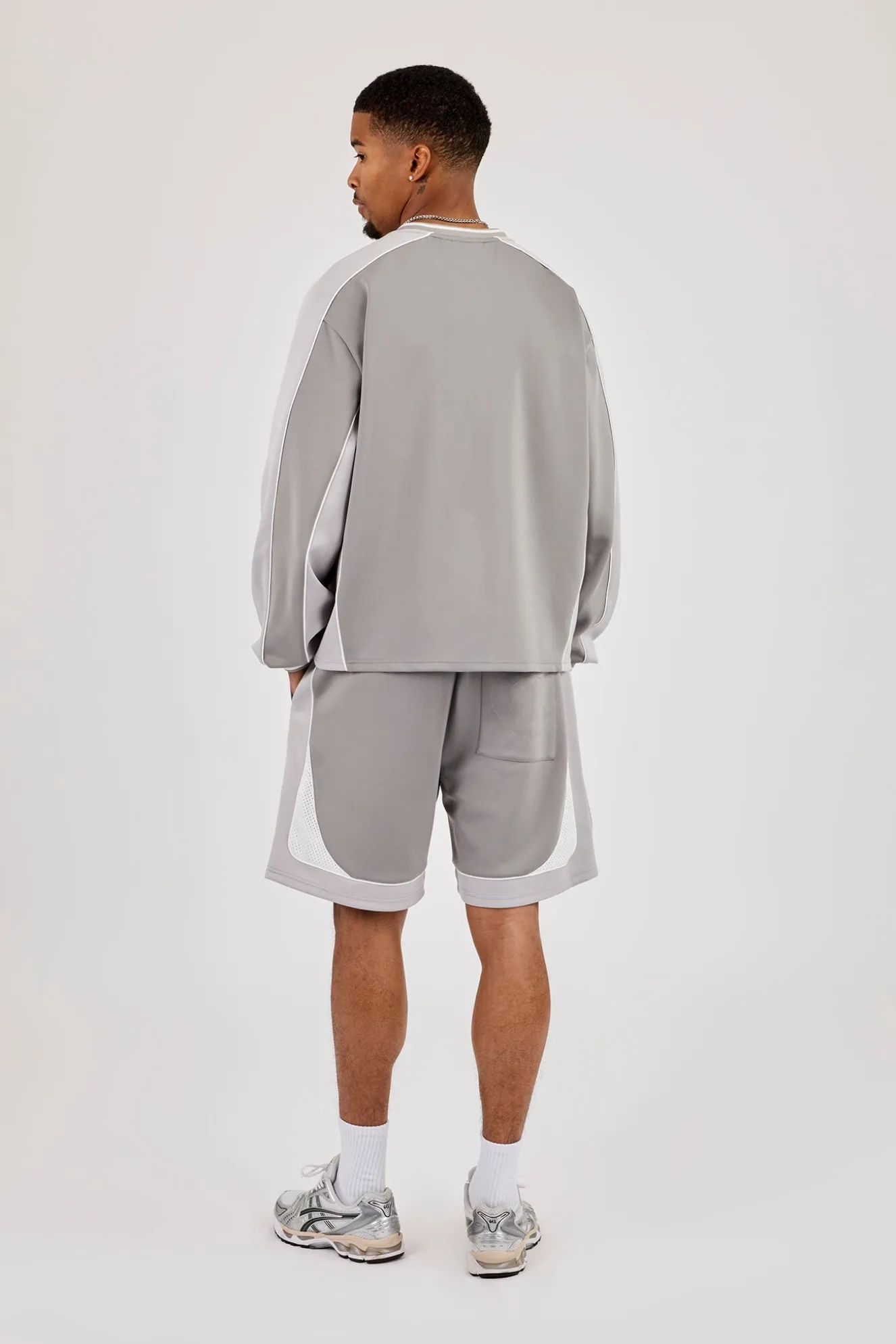 Relaxed Panelled Short - Light Grey